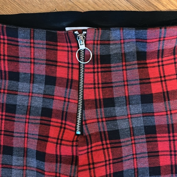 Runway Paris plaid pants, zip up closure, medium - Picture 3 of 4